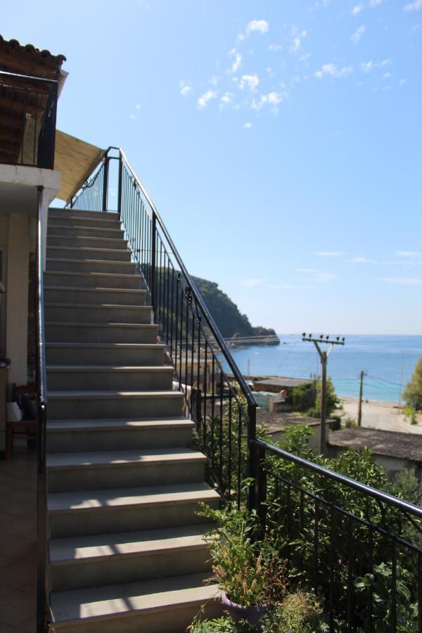 Ann'S Apartment Himare Exterior photo